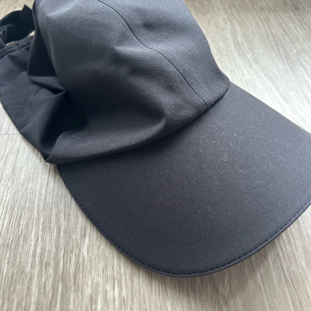 Black Lulu Running Hat